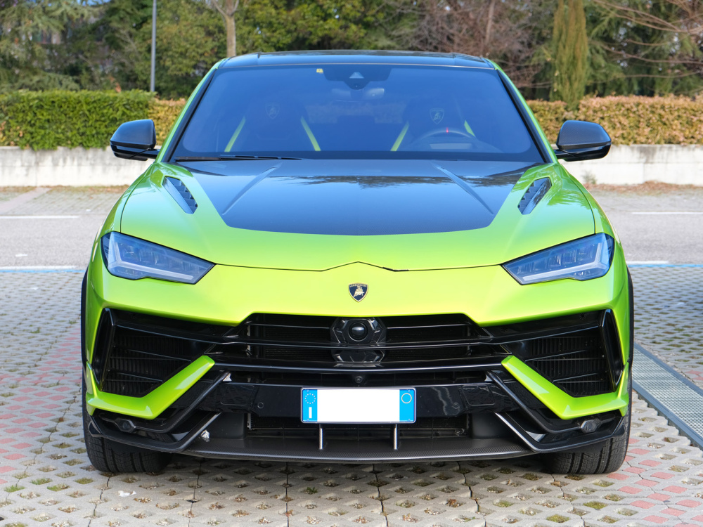 Lamborghini Urus foto frontale